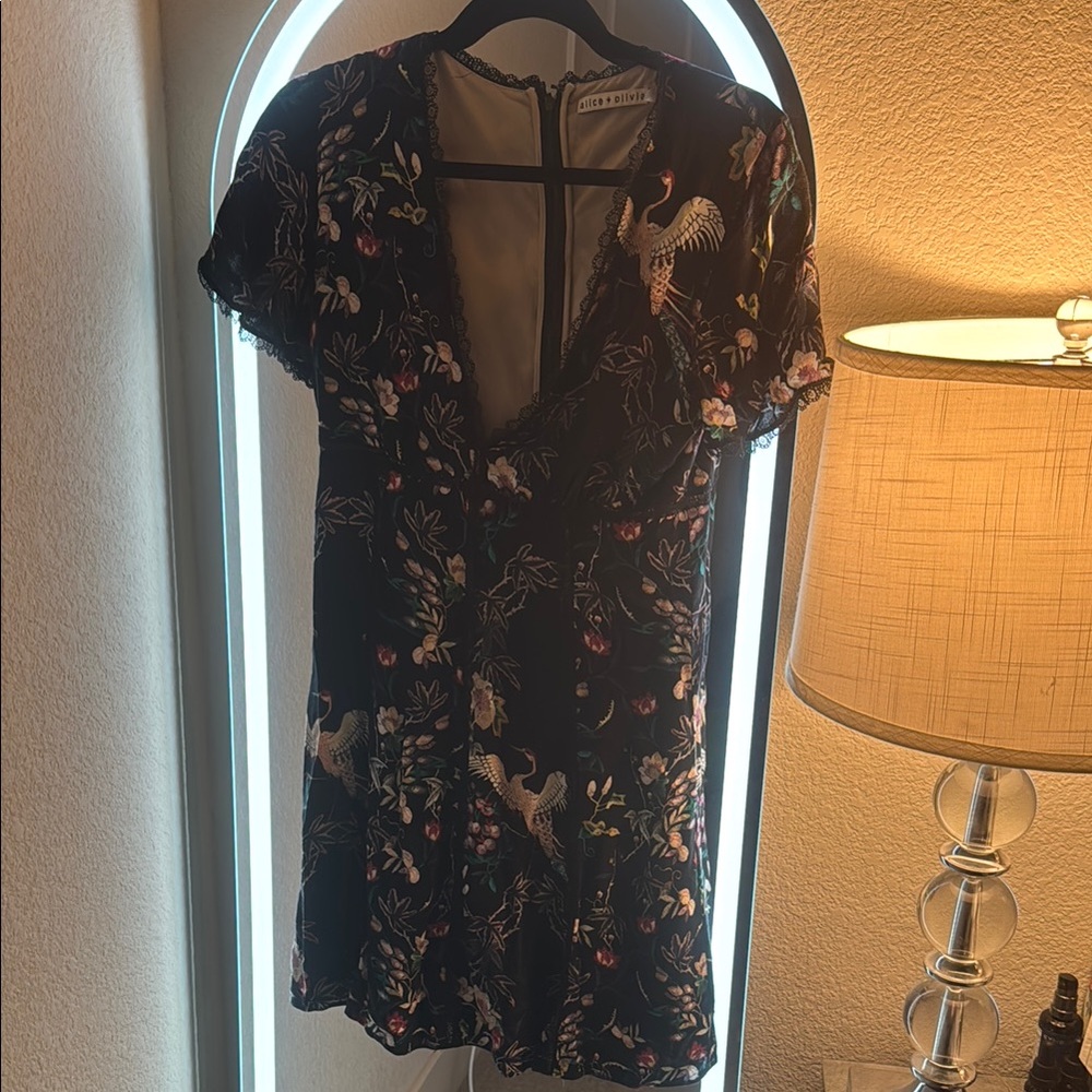 Alice + Olivia Black Tan Flutter Sleeve Blouse